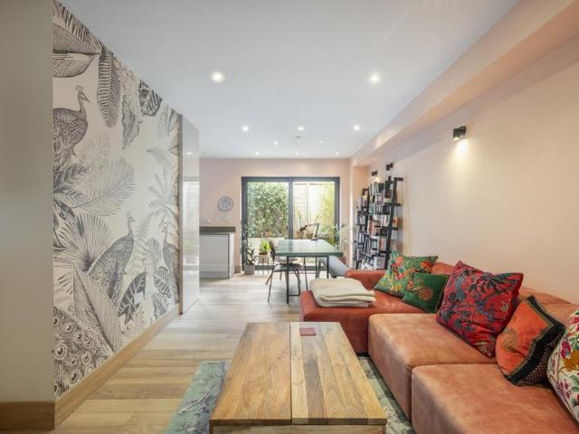 Crayford Mews, Tufnell Park, London, N7 2 bed mews to rent £3,000 pcm £692 pw