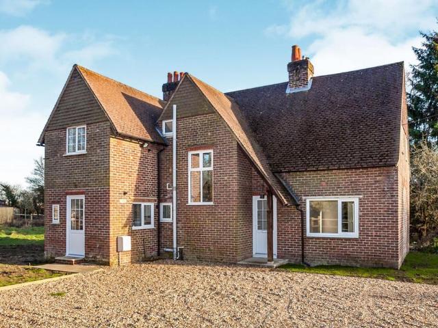 Crab Hill Lane, South Nutfield. 3 bed detached house to rent £2,700 pcm £623 pw