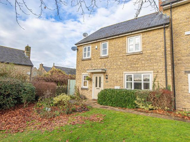 Crab Tree Close, Malmesbury, SN16 4 bed semi detached house to rent £1,700 pcm £392 pw