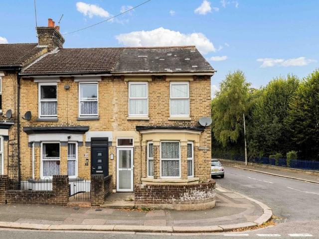 Crabble Road, Dover, CT17 2 bed end of terrace house to rent £1,100 pcm £254 pw