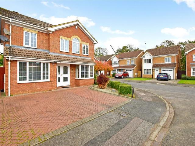 Crabtree Way, Crabtree Way LU6 4 bed detached house to rent £2,250 pcm £519 pw