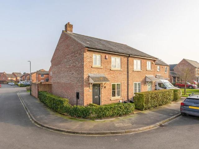 Crabtree Drive, Malton, YO17 3 bed semi detached house to rent £1,395 pcm £322 pw