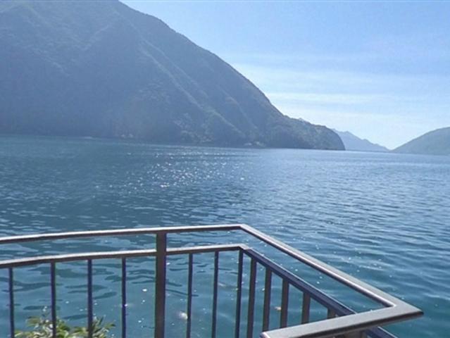 CASTAGNOLA Hotel zum Renovieren am See mit Bootsanlegestelle