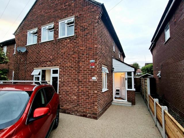 Craddock Road, Sale, M33 4 bed semi detached house to rent £2,145 pcm £495 pw