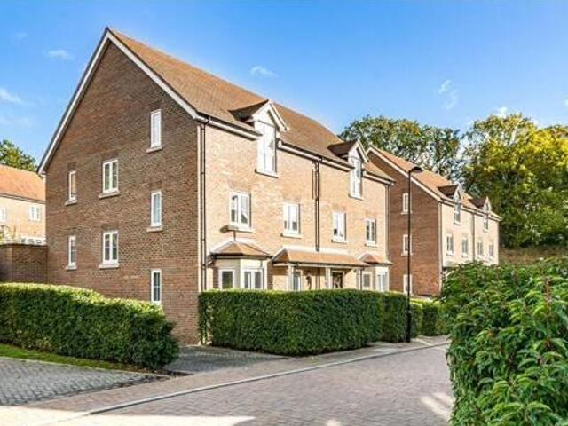 Craftmans Crescent, Burgess Hill, 4 Bedroom Semi detached