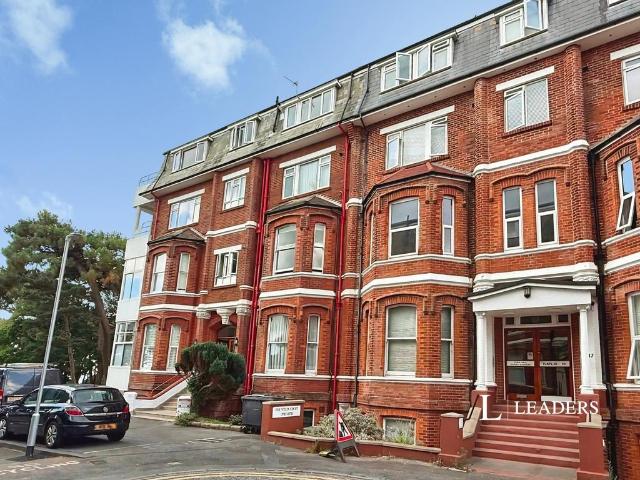 Crag Hall, 15 17 Durley Gardens. Studio to rent £675 pcm £156 pw