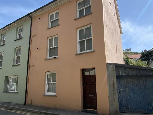 Craig Y Don, Queens Road SY23 1 bed flat to rent £800 pcm £185 pw