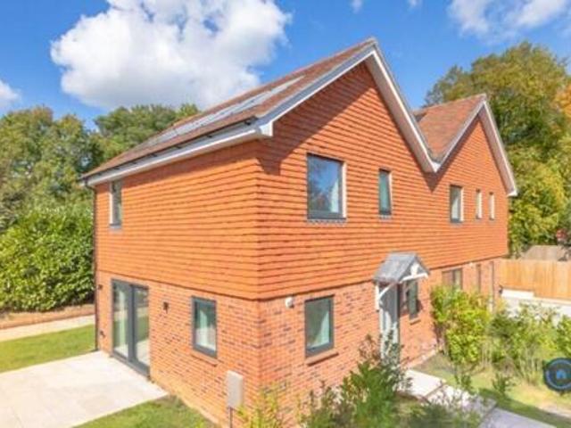 Craigmore Cottages, Crowborough, 2 Bedroom Semi detached