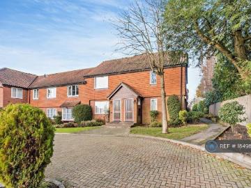 Craigmore Court, Northwood, HA6 2 bed maisonette to rent £1,900 pcm £438 pw