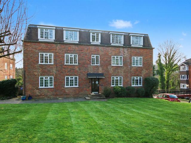 Craigmount, Radlett WD7, 2 bed flat to rent, £1,600 pcm | PrimeLocation