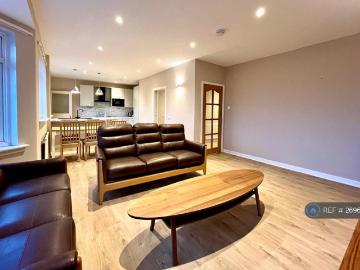 Craigmount View, Edinburgh, EH12 3 bed bungalow to rent £2,350 pcm £542 pw