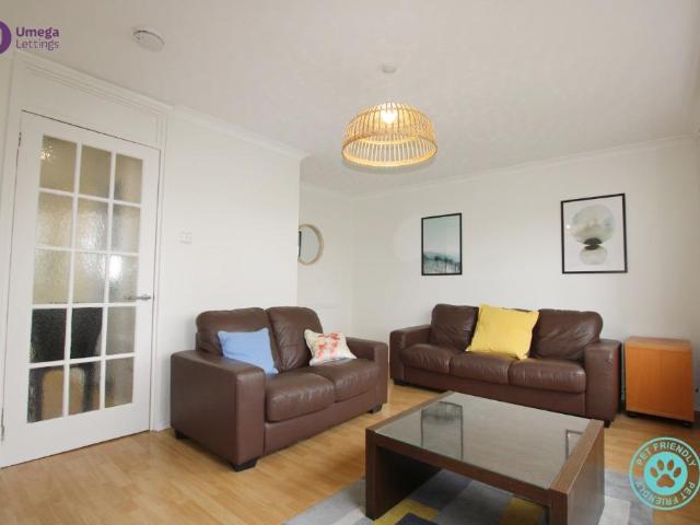 Craigour Drive, Moredun, Edinburgh, EH17 2 bed apartment to rent £1,250 pcm £288 pw