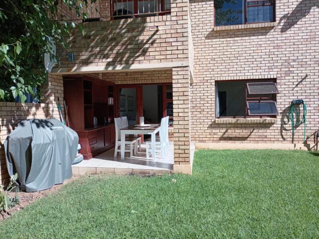 CRAIGAVON: FOURWAYS ESTATE: GROUND FLOOR APARTMENT: 2 BEDS 2 BATH AVAILABLE 1 DECEMBER OR 15 NOVEMBER