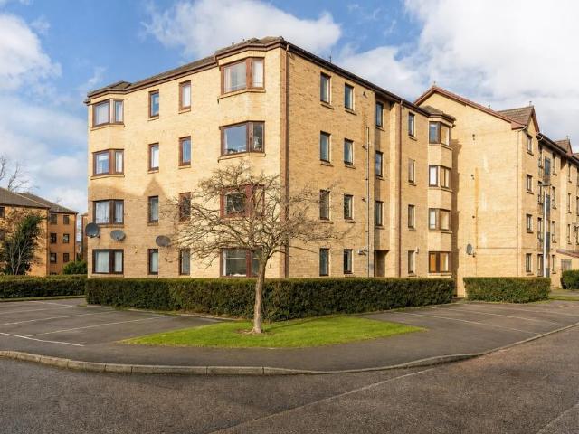 Craigend Park, Edinburgh, EH16 5XX 2 bed flat to rent £1,300 pcm £300 pw