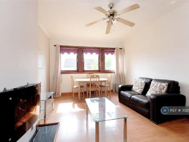 Craigievar Crescent, Aberdeen, AB10 3 bed flat to rent £950 pcm £219 pw