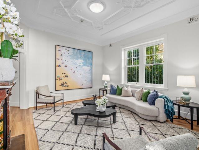 'Craigievar' Gracious Apartment With Garden Outlooks, Level Access & Garage In Elite Harbourside Locale
