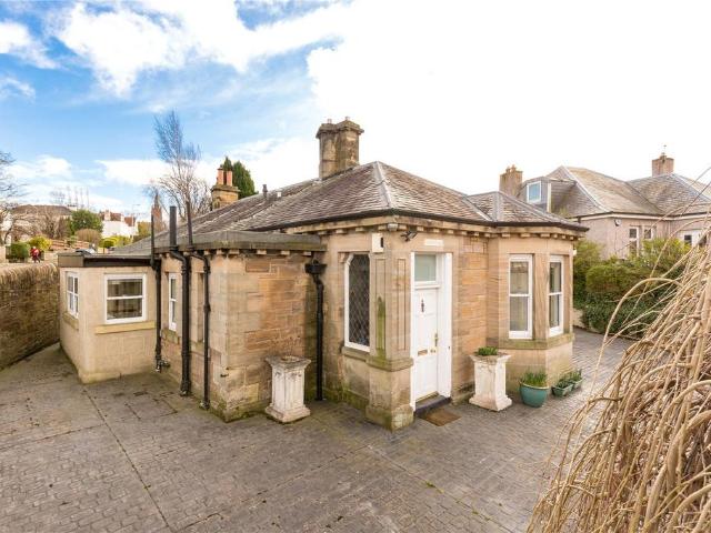Craiglockhart Avenue, Edinburgh. 3 bed detached house to rent £2,250 pcm £519 pw