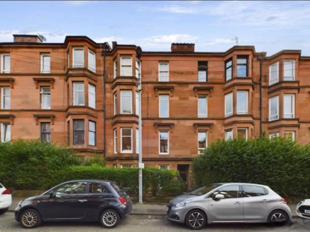 craigpark drive, glasgow, g31 2np
