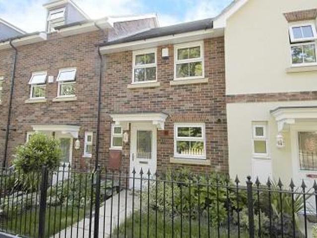Cranbourne Towers, North Ascot. 2 bed terraced house to rent £1,850 pcm £427 pw
