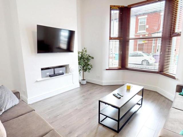 Cranborne Road, Liverpool L15 5 bed house to rent £3,012 pcm £695 pw