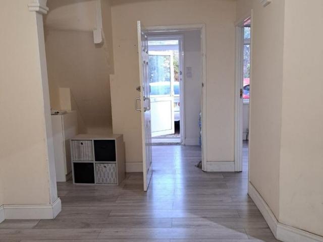 Cranborne Waye, Hayes UB4, 4 bed maisonette to rent, £2,800 pcm | PrimeLocation