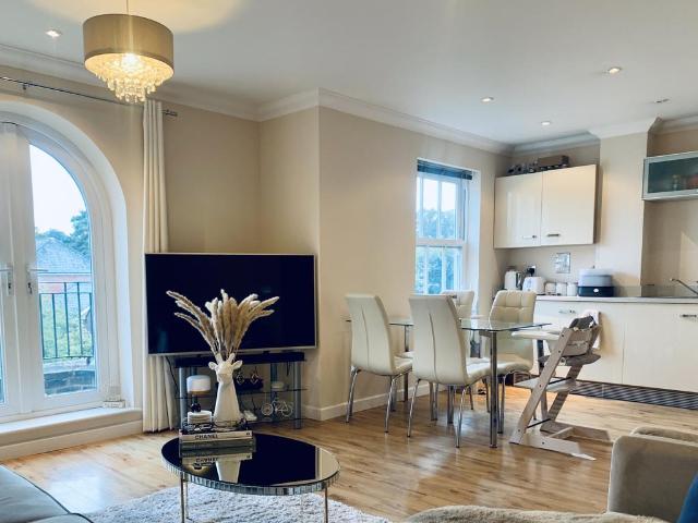 Cranbrook Court, South Croydon CR2 2 bed flat to rent £1,800 pcm £415 pw