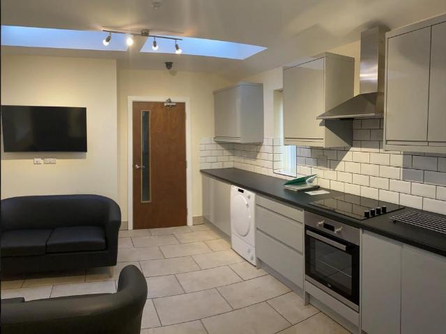 Cranbrook Avenue, Hull HU6 4 bed house to rent £464 pcm £107 pw