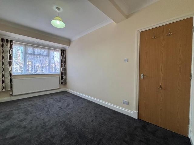 Cranbrook Road, Ilford 2 bed apartment to rent £1,650 pcm £381 pw