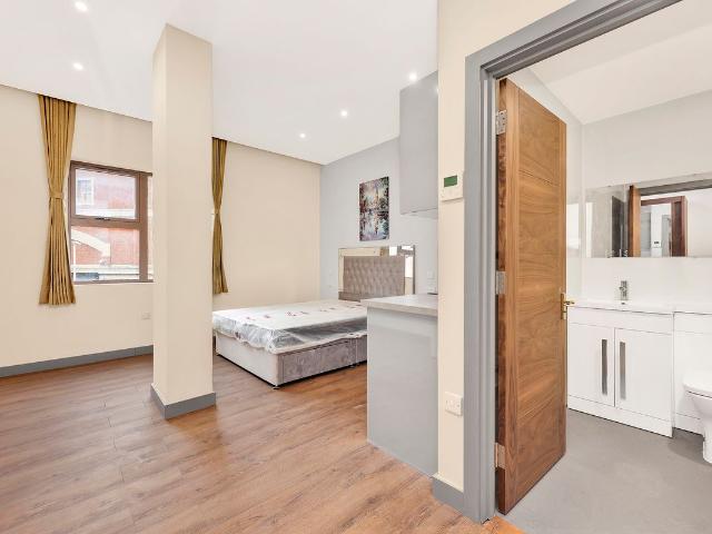 Cranbrook Road, Ilford IG1, Studio to rent, £1,400 pcm | PrimeLocation