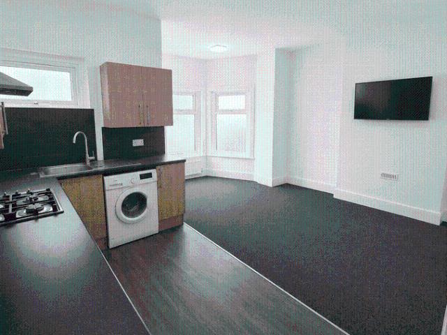 Cranbrook Road, Ilford IG1, 3 bed flat to rent, £2,000 pcm | PrimeLocation