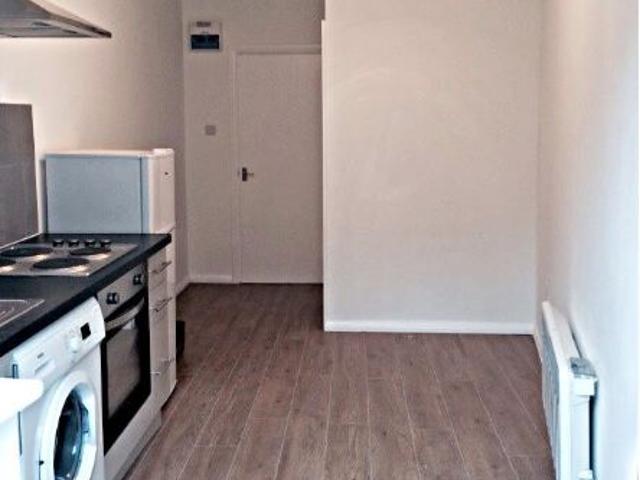 Cranbrook Road, Ilford IG2, 1 bed flat to rent, £950 pcm | PrimeLocation