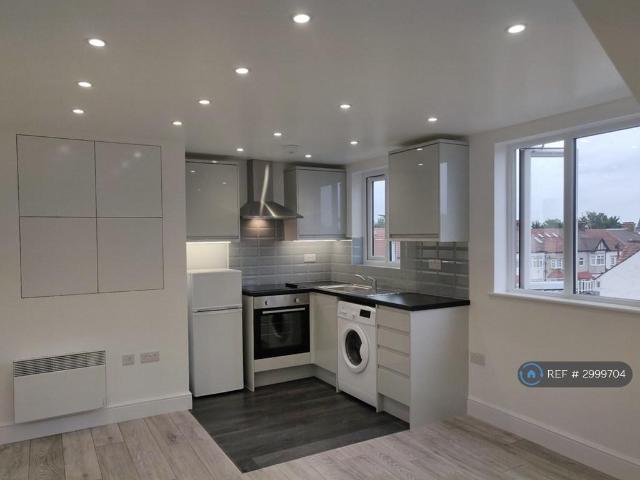 Cranbrook Road, Ilford, IG2 1 bed flat to rent £1,350 pcm £312 pw