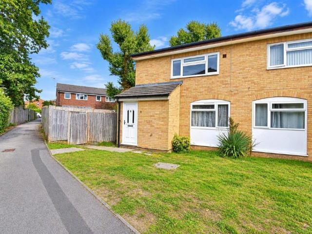 Crane Court, Sandhurst GU47 1 bed maisonette to rent £1,400 pcm £323 pw