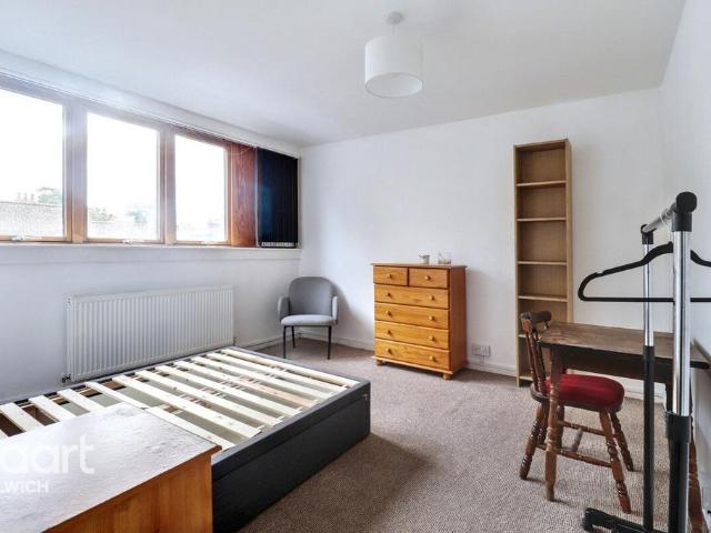 Crane House, Peckham, SE15 3 bed flat to rent £2,550 pcm £588 pw