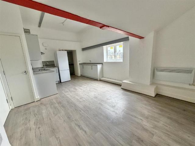 Crane Mead, Ware SG12 2 bed apartment to rent £1,425 pcm £329 pw
