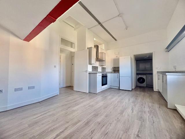 Crane Mead, Ware SG12, 2 bed flat to rent, £1,425 pcm | PrimeLocation