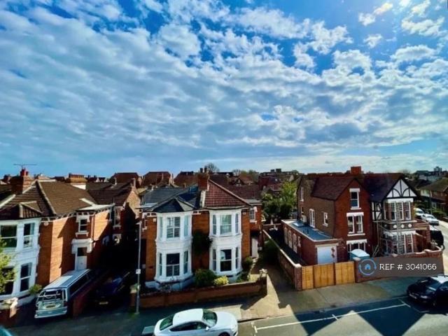 Craneswater Avenue, Southsea, PO4 1 bed maisonette to rent £1,100 pcm £254 pw