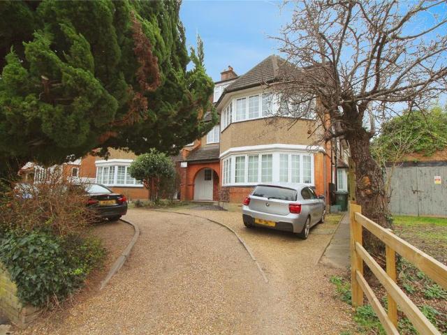 Cranes Drive, London, KT5 8AJ, United Kingdom | 2 bed apartment for rent #139268433 | Rentberry