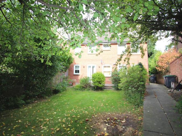 Cranes Park, Surbiton KT5 2 bed duplex to rent £1,850 pcm £427 pw