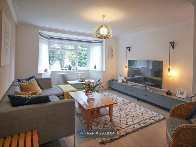 Cranes Park, Surrey KT5, 2 bed flat to rent, £2,100 pcm | PrimeLocation