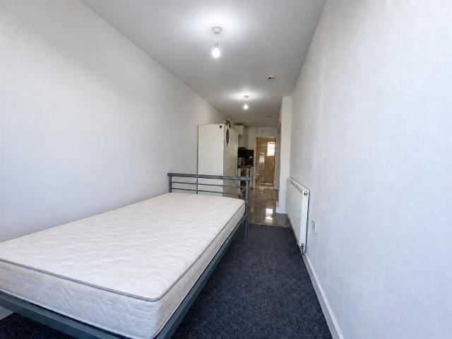 Cranford Drive, Hayes UB3, Studio to rent, £1,050 pcm | PrimeLocation