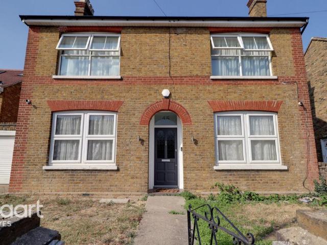 Cranford Lane, Hayes 2 bed flat to rent £1,700 pcm £392 pw