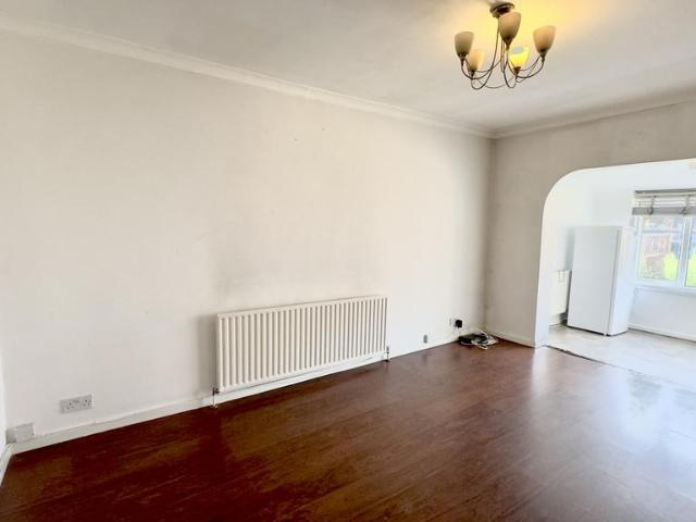 Cranford Road, Dartford DA1 4 bed terraced house to rent £2,050 pcm £473 pw