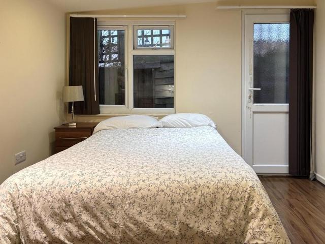 Cranhurst Road, London NW2 Studio to rent £1,245 pcm £287 pw