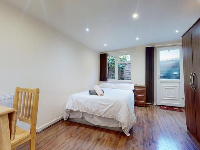 Cranhurst Road, London NW2 Studio to rent £1,350 pcm £312 pw