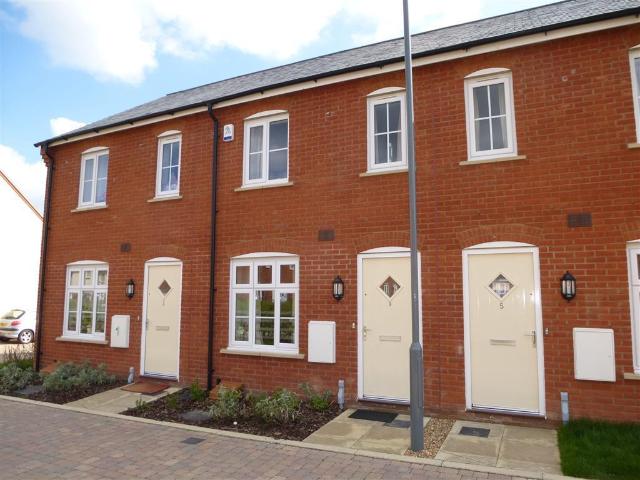 Cranley Crescent, AYLESBURY 2 bed house to rent £1,400 pcm £323 pw