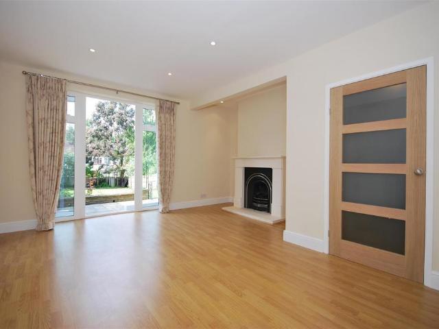 Cranley Gardens 4 bed mews to rent £4,500 pcm £1,038 pw
