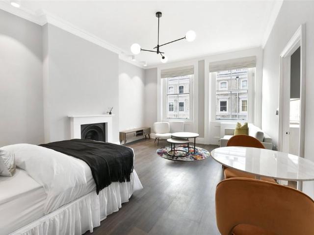 Cranley Gardens, London, SW7 Studio to rent £3,142 pcm £725 pw