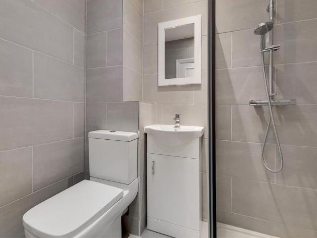 Cranley Gardens, South Kensington. 1 bed flat to rent £2,600 pcm £600 pw
