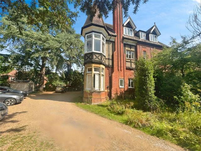 Cranley Road, Guildford, Surrey, GU1 Studio to rent £1,175 pcm £271 pw